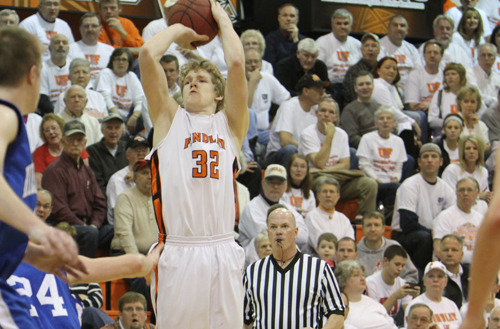 Oilers Top York in an Exhibition Game, 93-75