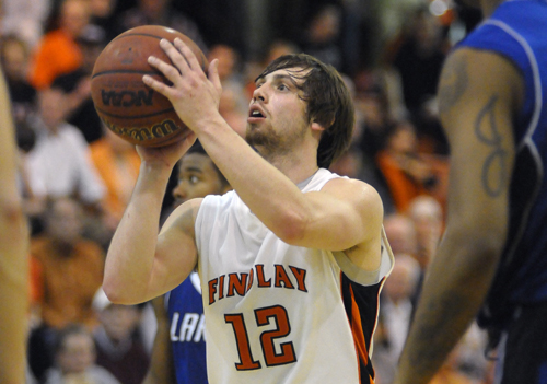 Oilers Advance in Tourney With 72-66 Win Over Lakers