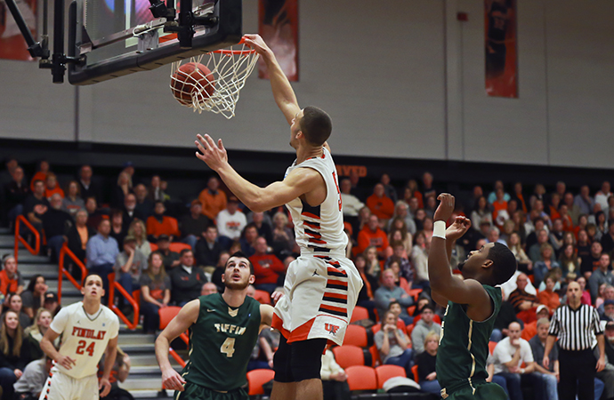 Oilers Pound Dragons, Win 94-75