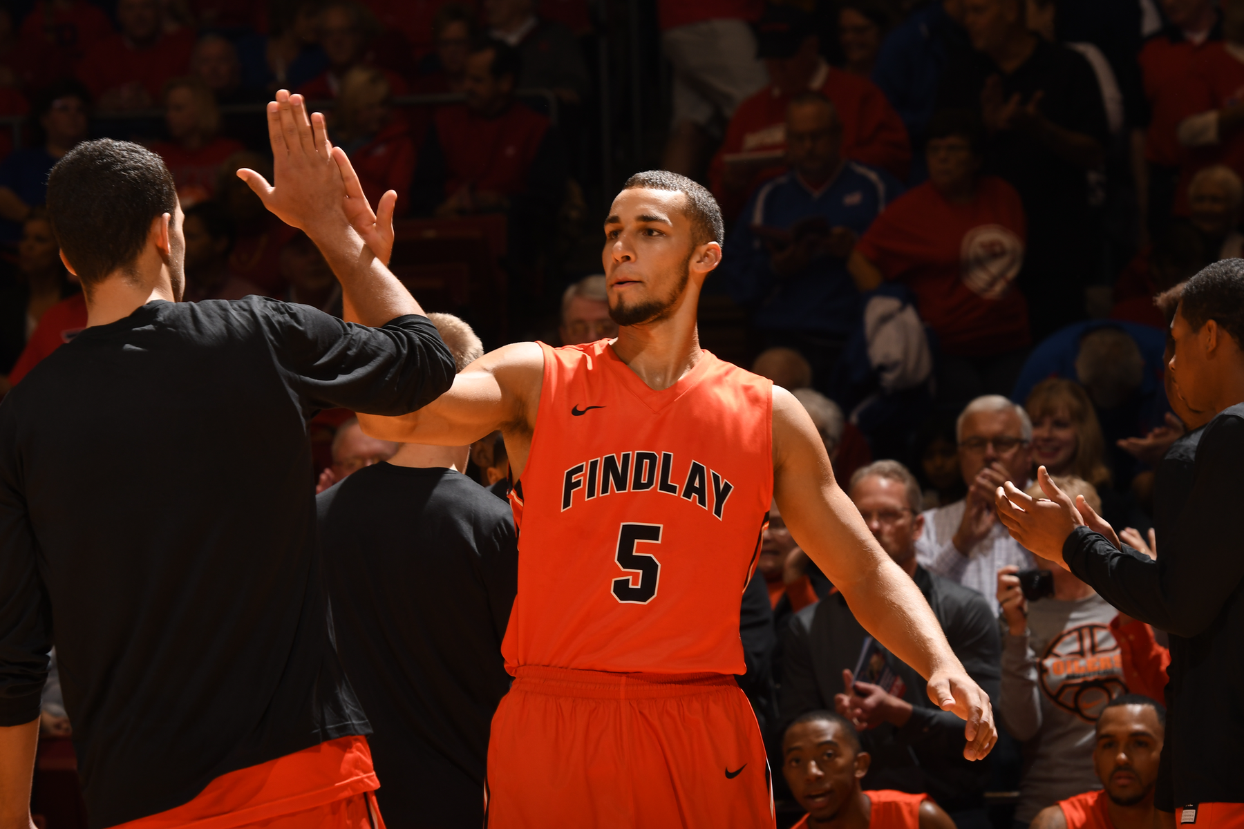 Oilers Fight Back for 82-79 Win at ODU
