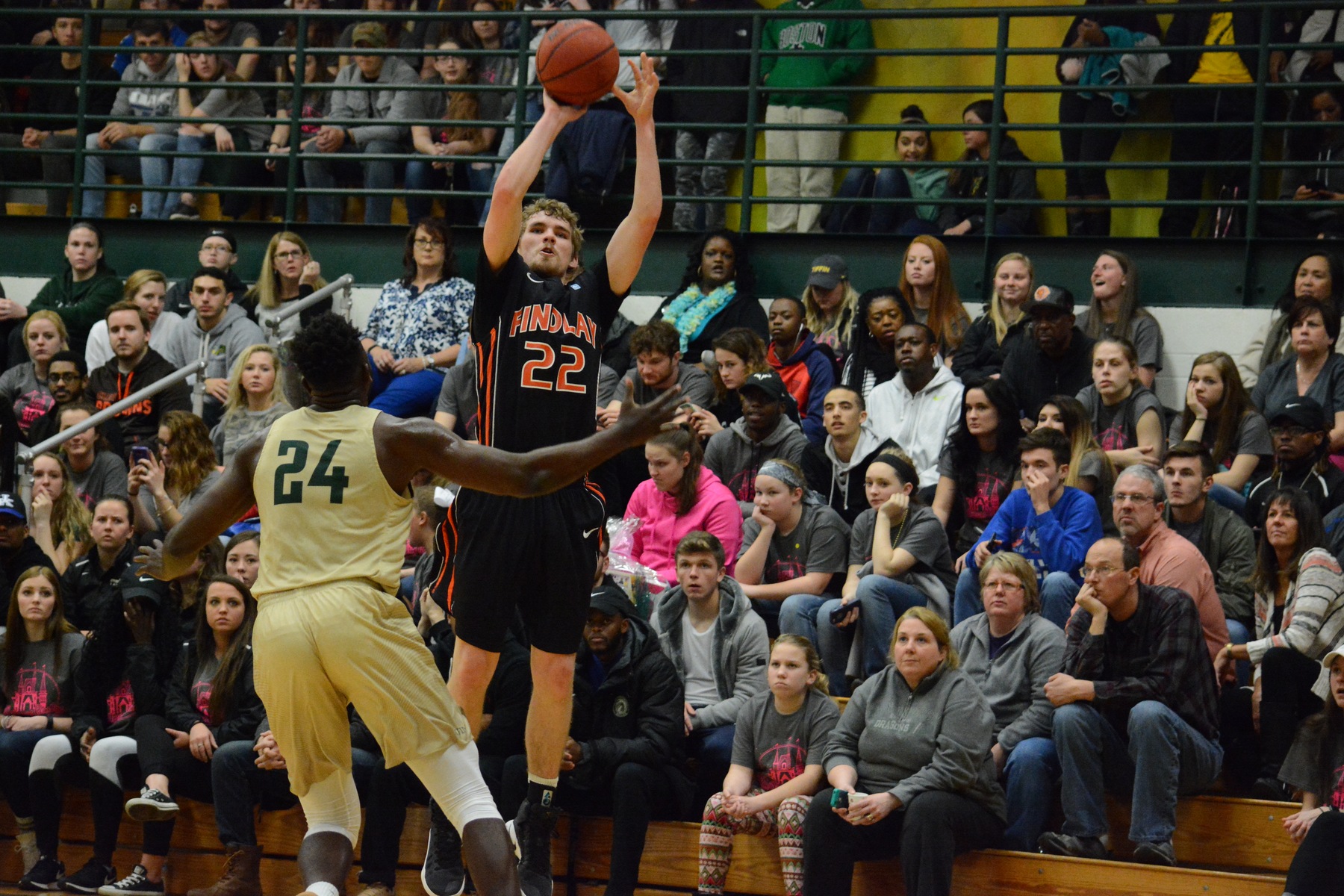 Elijah Kahlig scored 17 in the Oilers victory.