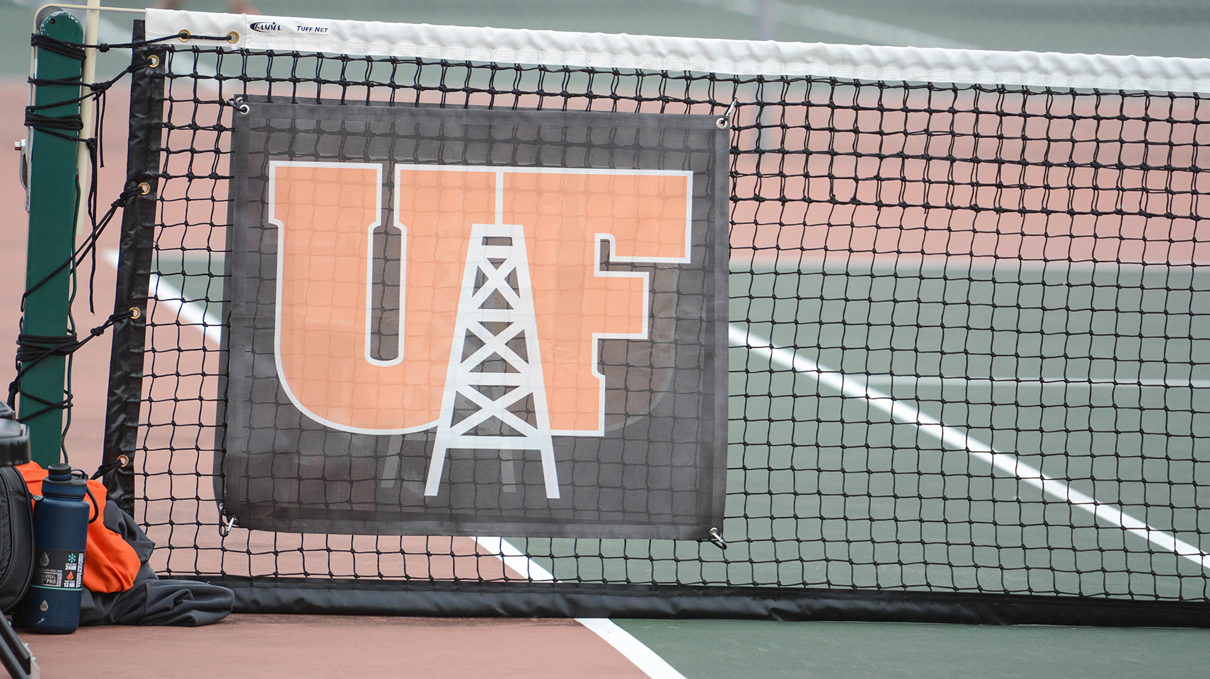 UF logo on tennis net