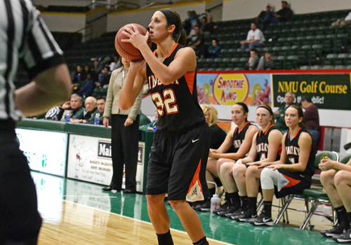Oilers Come Up Short at NMU, Fall 59-49