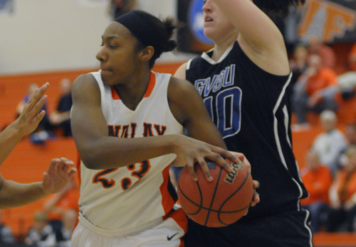 Dotson, Brown Key Oilers Win Over Lakers