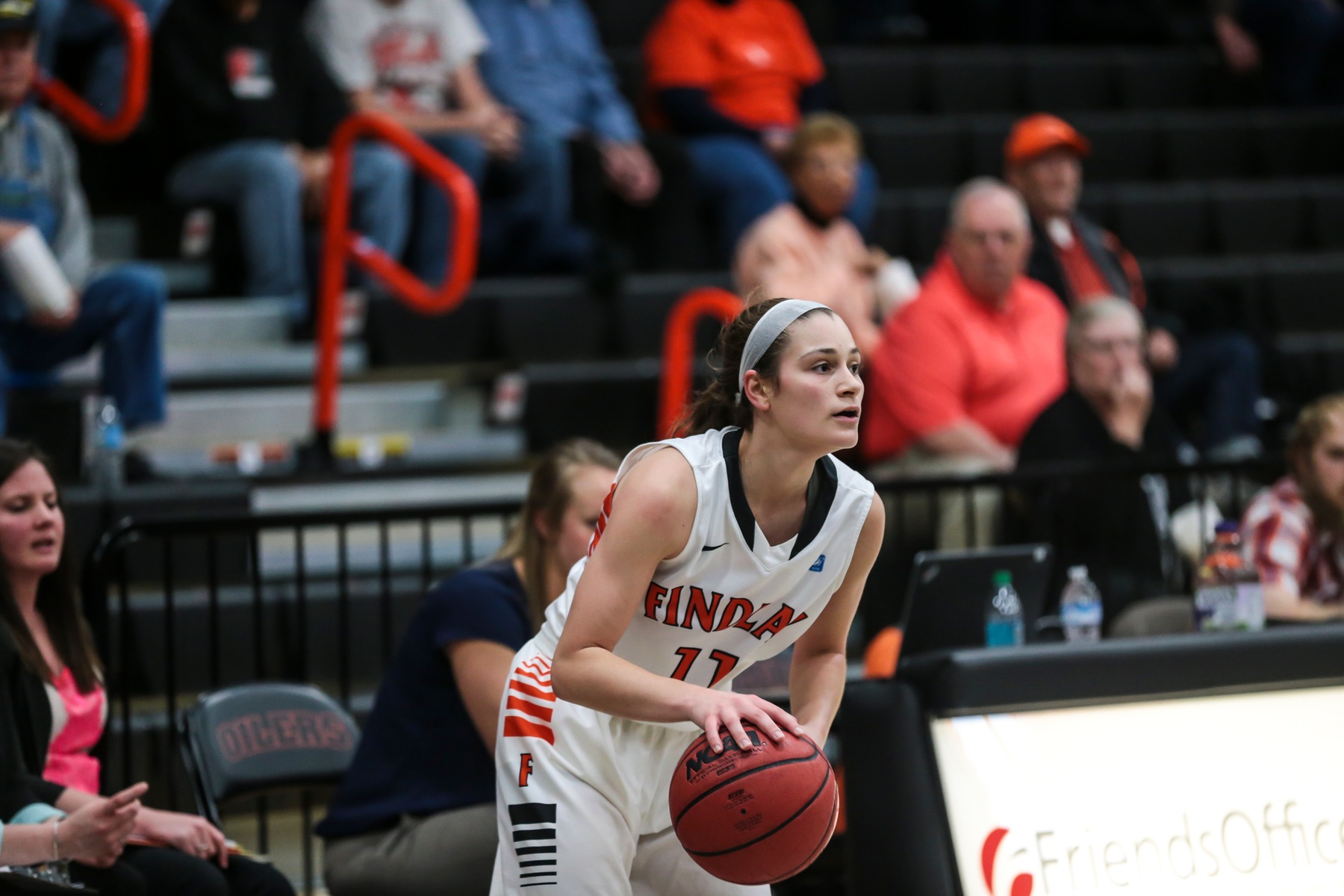 Englebrecht Leads Oilers to 73-51 Win at KWC