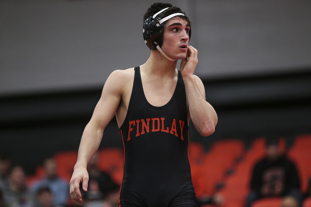 Roughnecks Go 3-0 on First Day of Midwest Regional Duals