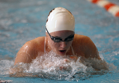 Women's Swimming Defeats Lake Erie 175-104 While The Men Lose 158-100
