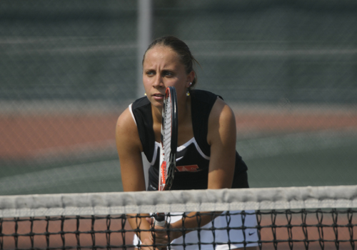 Lakers Defeat Women's Tennis 8-1 on Friday