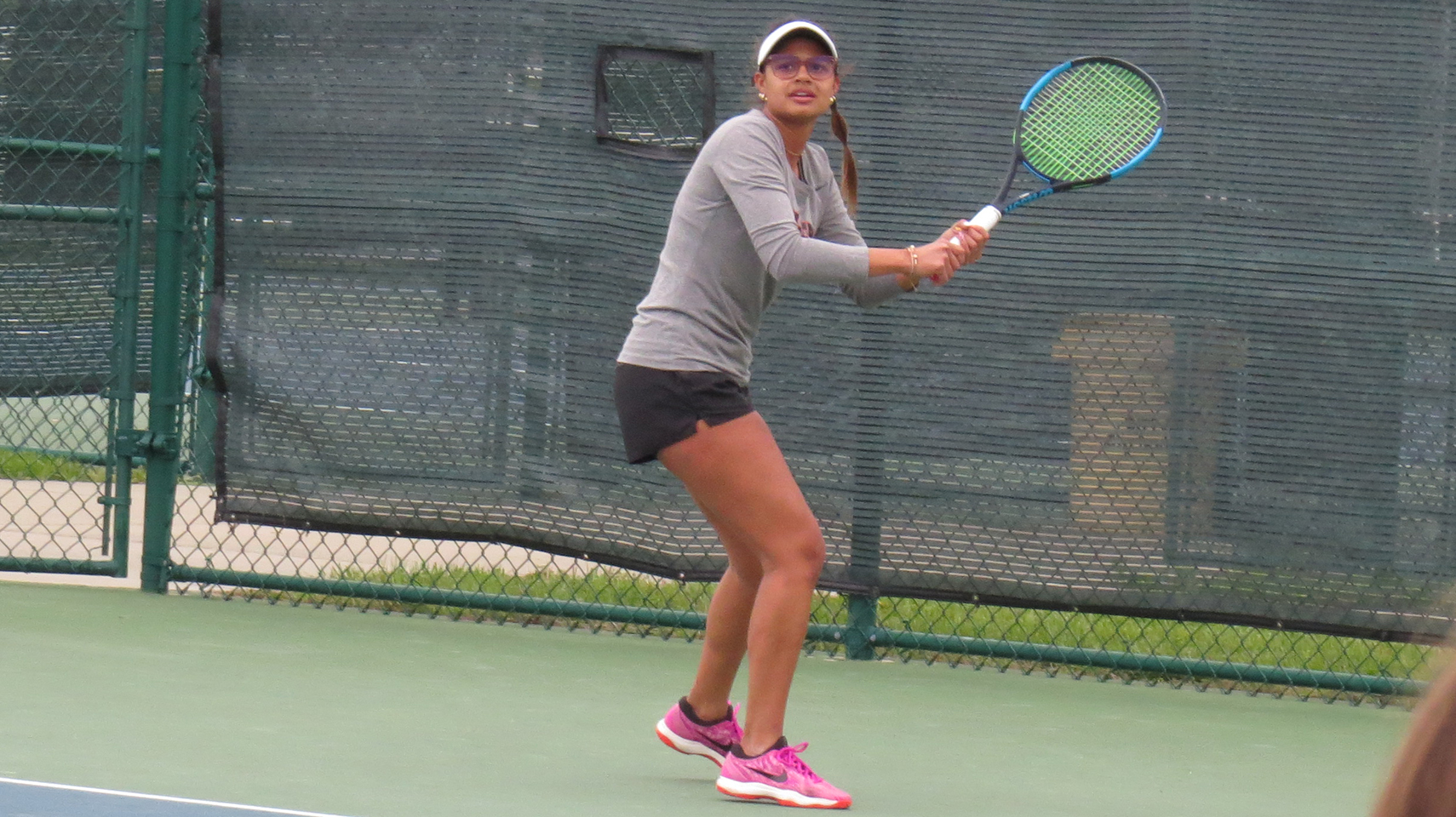 Women's tennis player in grey