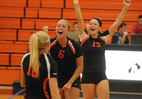 Oilers Rebound for 3-1 Win Against IUP