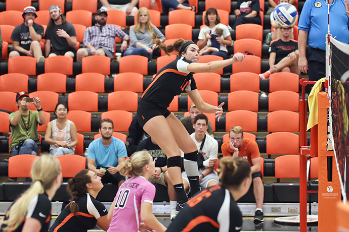 Oilers Hit the Road for 3 GLIAC Matches