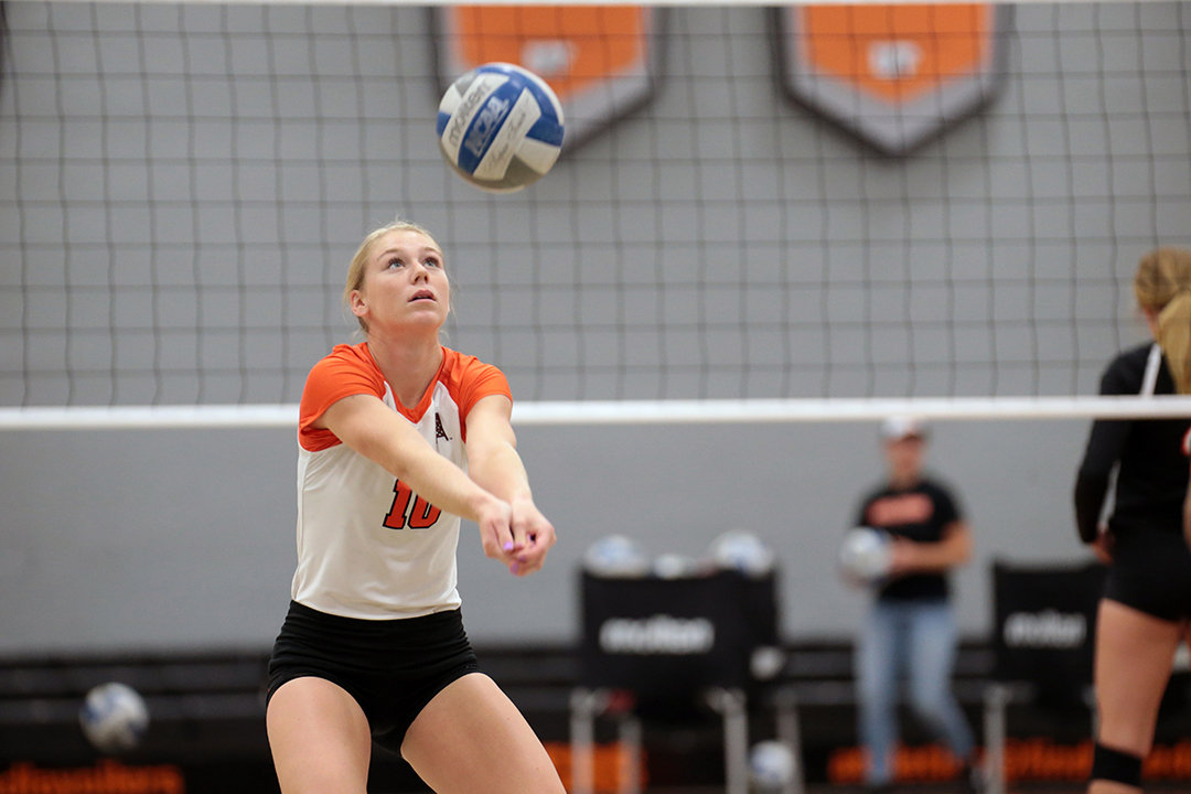 Findlay Falls to #1 Lewis in First Round of Midwest Crossover