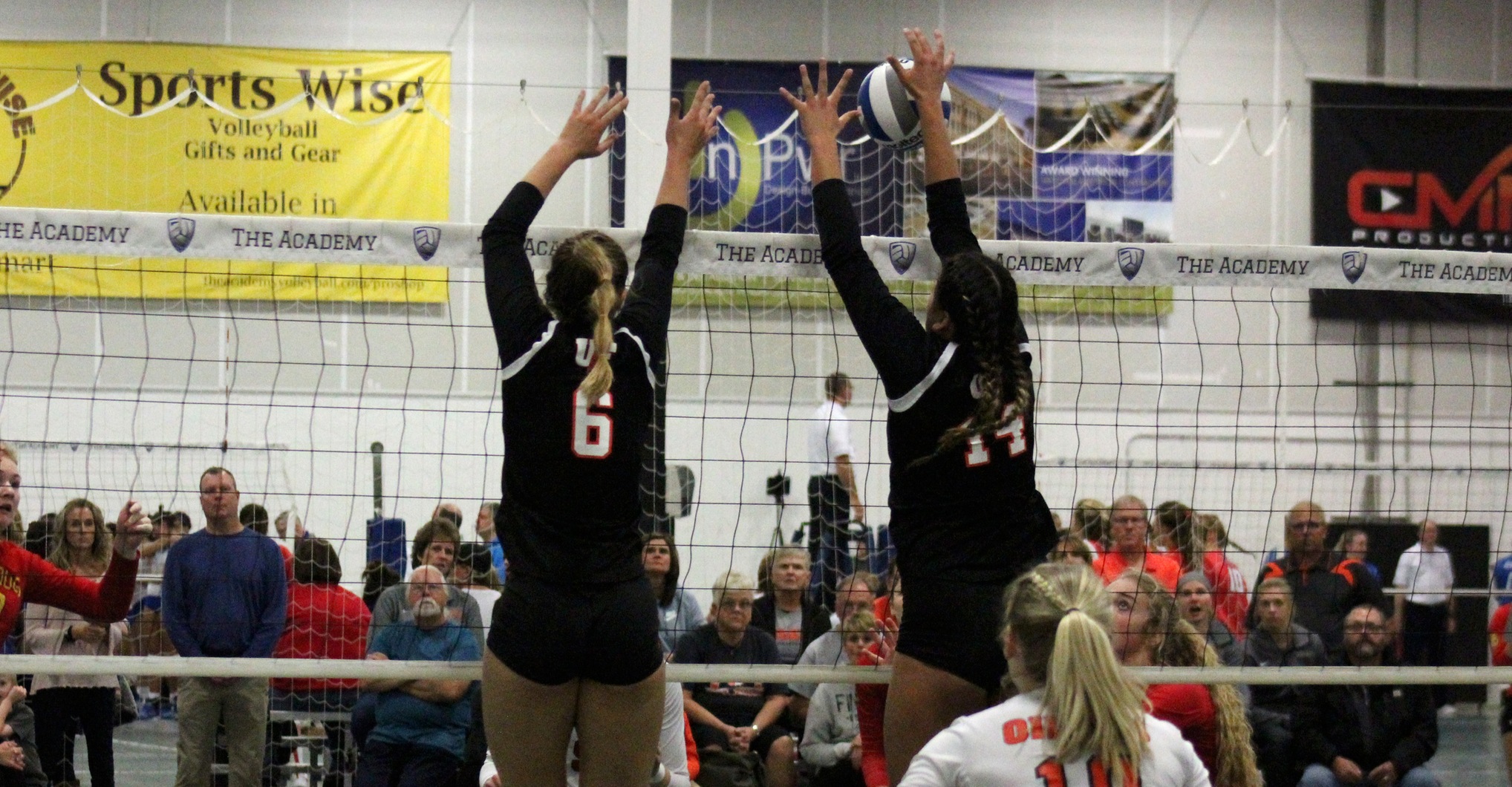 Volleyball Splits on Day 1 of Crossover
