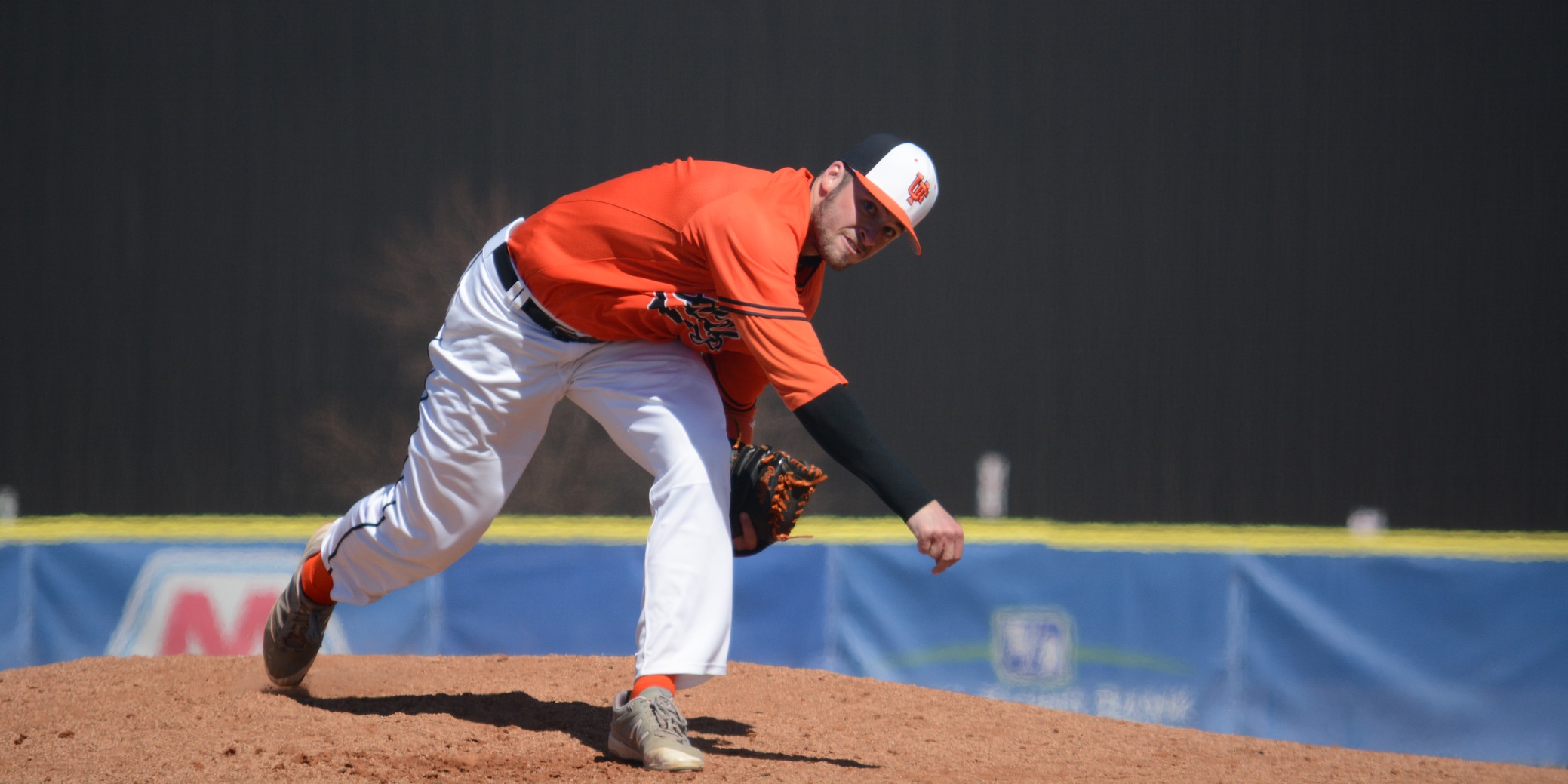 Findlay Sweeps Reigning G-MAC Tournament Champ