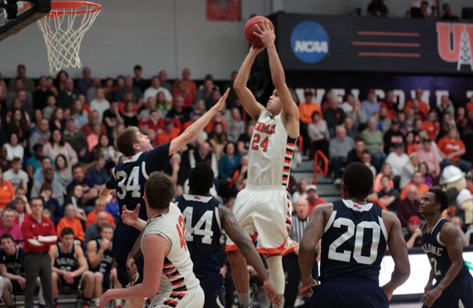 Oilers Surge Late for 70-69 Win over Malone