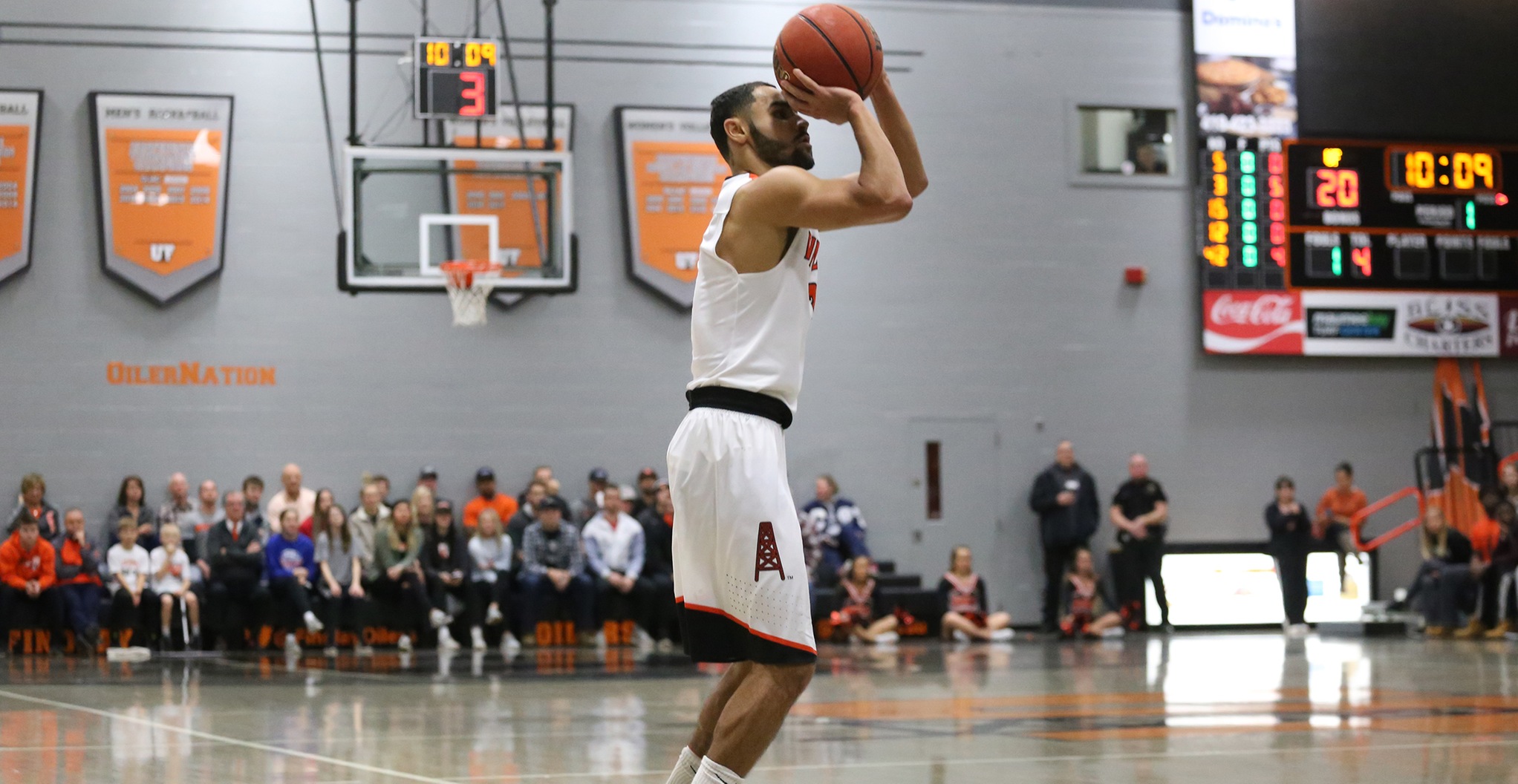 #14 Oilers Grind Out 76-74 Win Over Storm