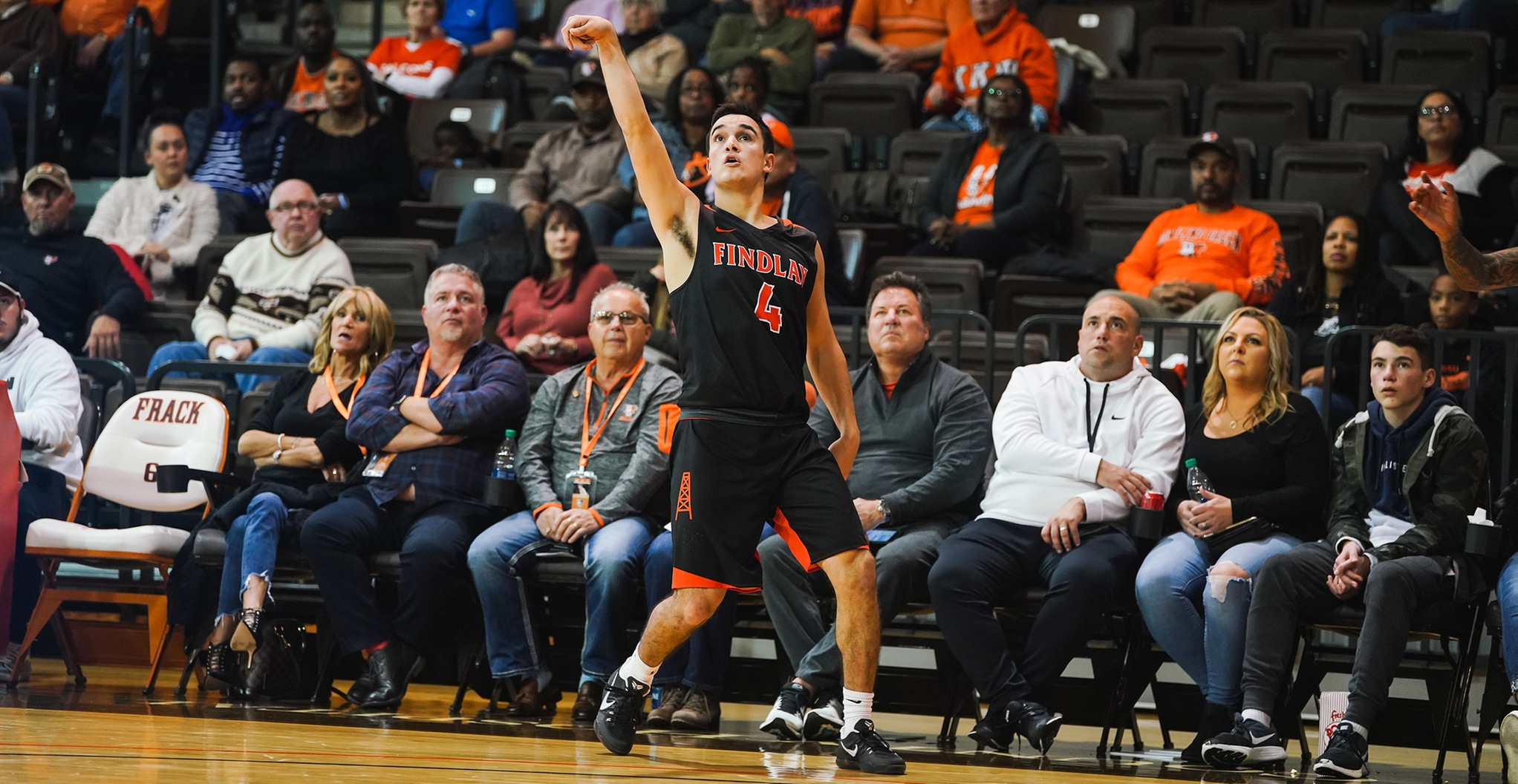 Oilers Grind Out 76-67 Win Over Battlers