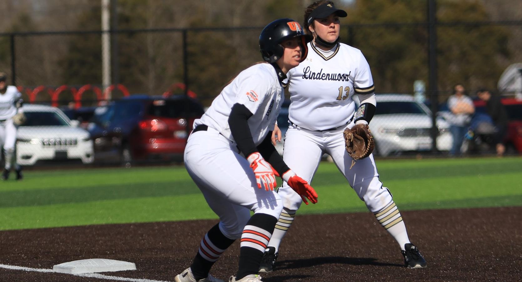 Softball Splits on Final Day in Tennessee