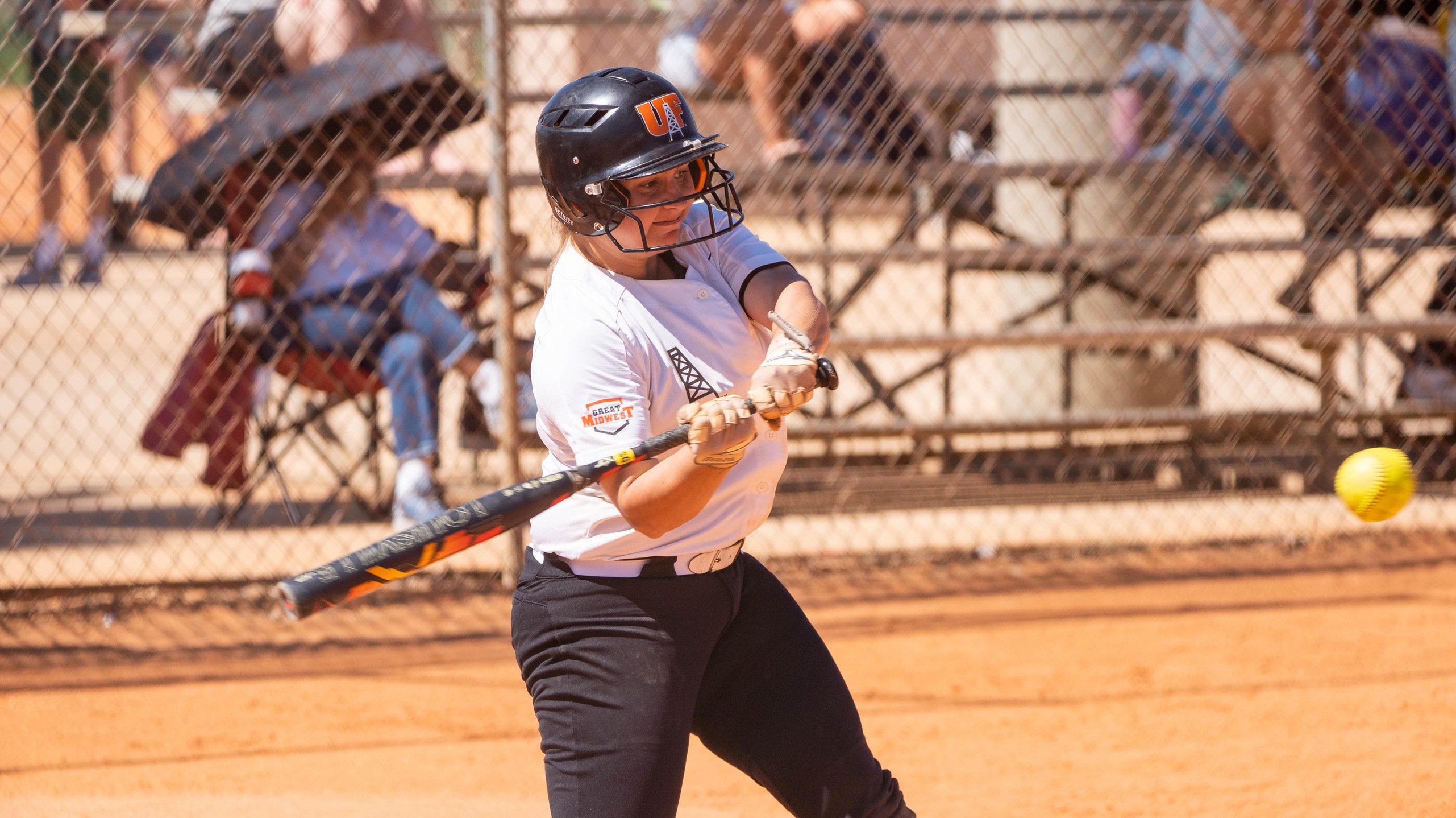 Softball Sweeps Dominican on Day 1 in Florida