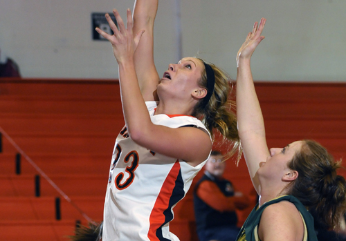 Oilers Hold Off Yellow Jackets, Win 72-66