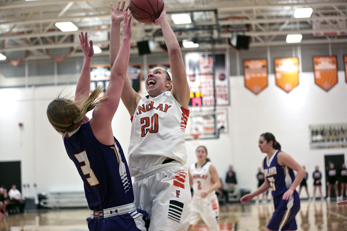 Wuebker's Late Bucket Leads Oilers to 74-72 Win Over Eagles