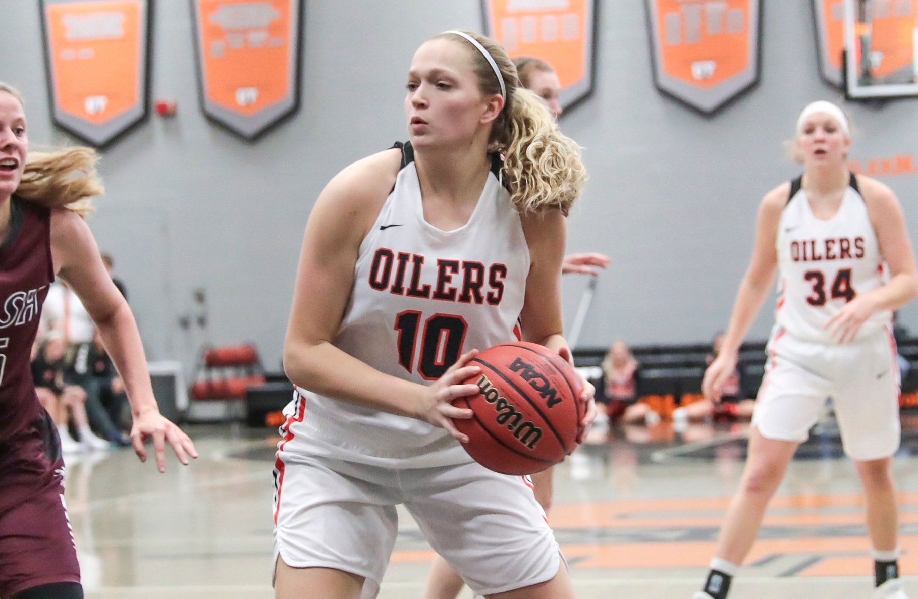 Oilers Sting No. 22 Yellow Jackets