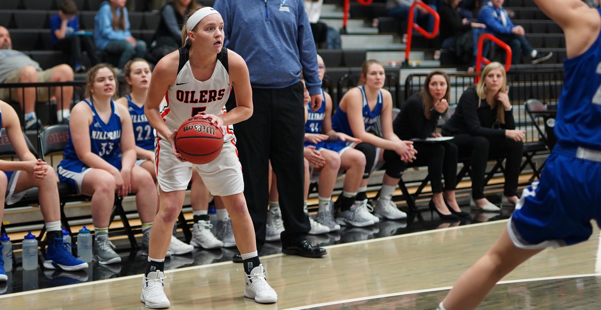Oilers Hold Off Hillsdale | Win 69-64