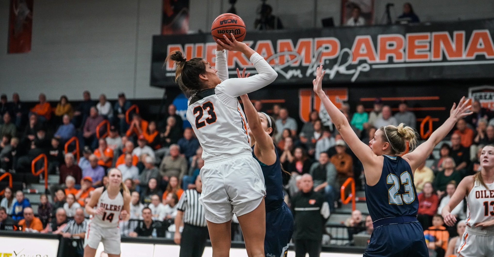 Fourth Quarter Surge Leads Oilers to Road Win Against Cedarville