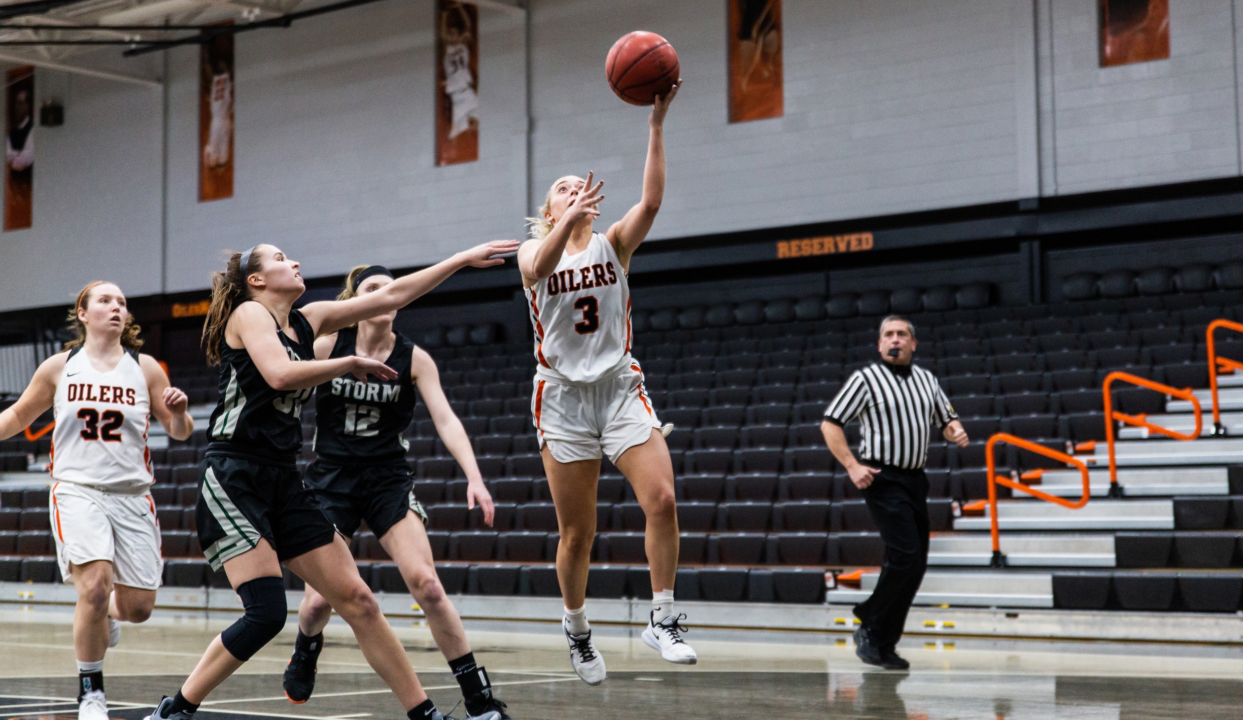 Utterback Career-High Leads Oilers to Win Over Hillsdale
