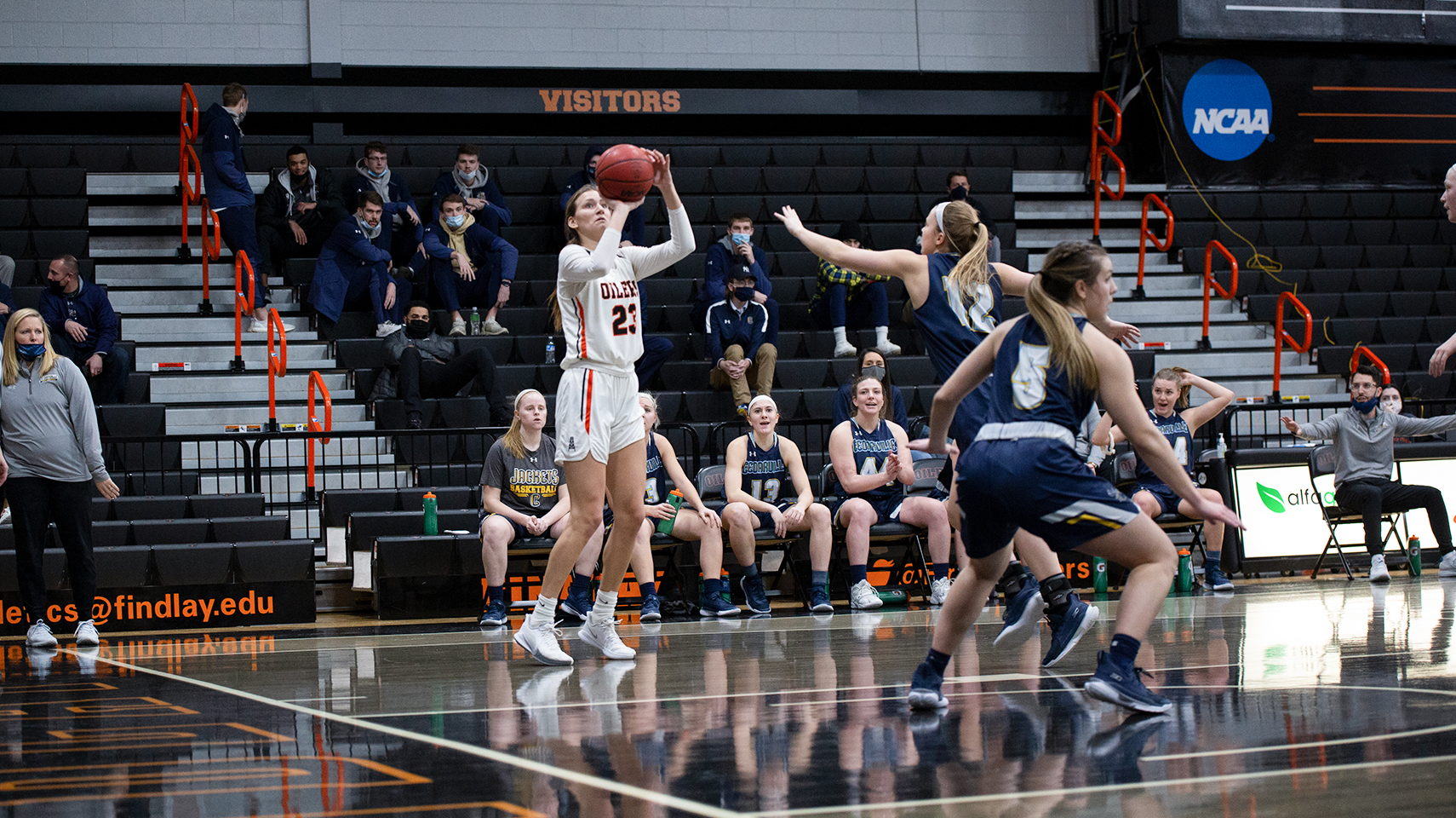 Women's basketball player shooting a jumper on the baseline