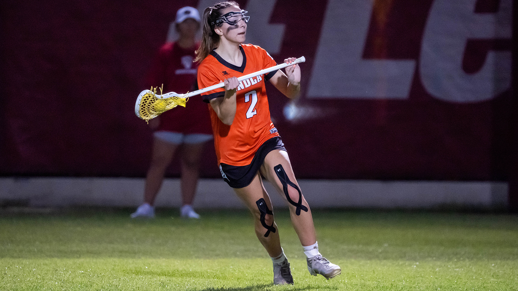 Women's lacrosse player looking to pass