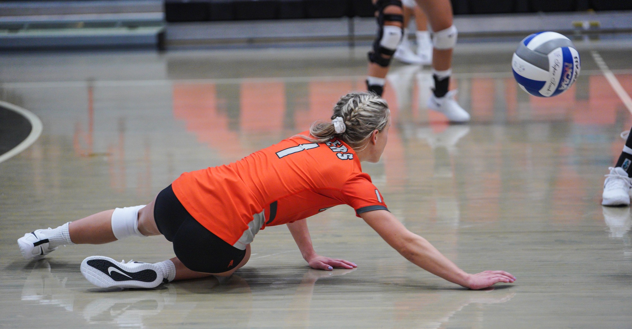 Findlay Loses to Tiffin in Three Sets